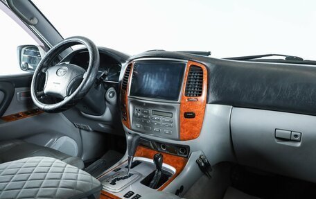 Toyota Land Cruiser 100 рестайлинг 2, 2003 год, 2 149 000 рублей, 10 фотография