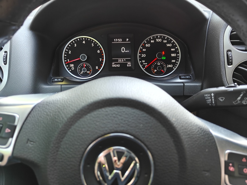 Volkswagen Tiguan I рестайлинг, 2016 год, 2 000 000 рублей, 4 фотография