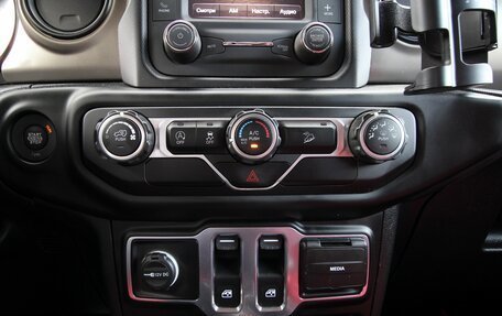 Jeep Wrangler, 2020 год, 4 995 000 рублей, 23 фотография