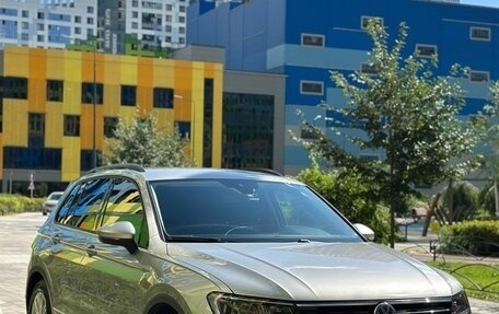 Volkswagen Tiguan II, 2020 год, 2 280 000 рублей, 2 фотография