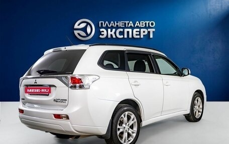 Mitsubishi Outlander III рестайлинг 3, 2013 год, 1 450 000 рублей, 4 фотография