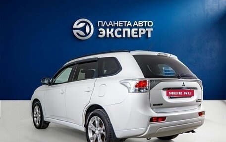 Mitsubishi Outlander III рестайлинг 3, 2013 год, 1 450 000 рублей, 6 фотография