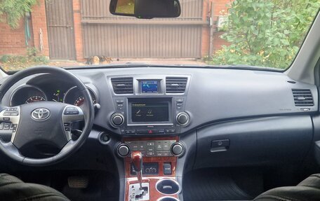 Toyota Highlander III, 2011 год, 2 450 000 рублей, 6 фотография