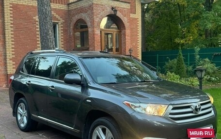 Toyota Highlander III, 2011 год, 2 450 000 рублей, 5 фотография