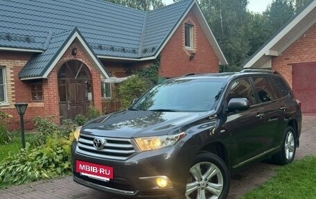 Toyota Highlander III, 2011 год, 2 450 000 рублей, 3 фотография