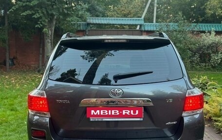Toyota Highlander III, 2011 год, 2 450 000 рублей, 4 фотография