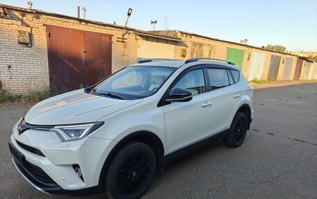 Toyota RAV4, 2017 год, 2 560 000 рублей, 2 фотография