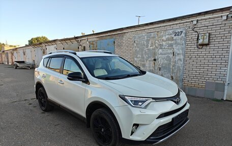 Toyota RAV4, 2017 год, 2 560 000 рублей, 5 фотография