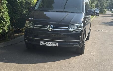 Volkswagen Multivan T6 рестайлинг, 2016 год, 3 899 999 рублей, 1 фотография