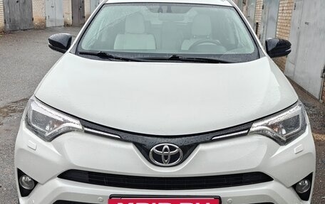 Toyota RAV4, 2017 год, 2 560 000 рублей, 34 фотография