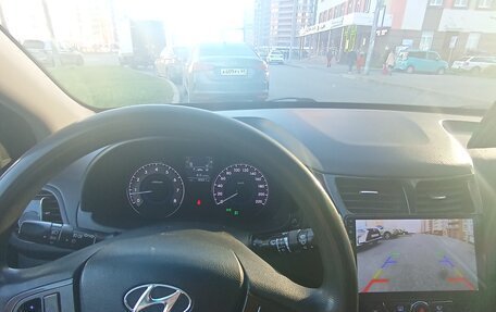 Hyundai Solaris II рестайлинг, 2011 год, 650 000 рублей, 6 фотография
