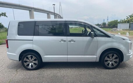 Mitsubishi Delica D:5 I, 2023 год, 2 730 000 рублей, 4 фотография