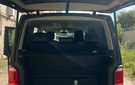 Volkswagen Multivan T6 рестайлинг, 2016 год, 3 899 999 рублей, 5 фотография