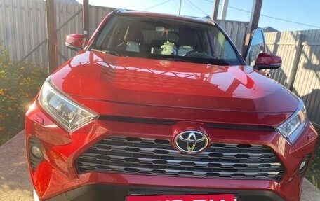 Toyota RAV4, 2021 год, 3 000 000 рублей, 2 фотография