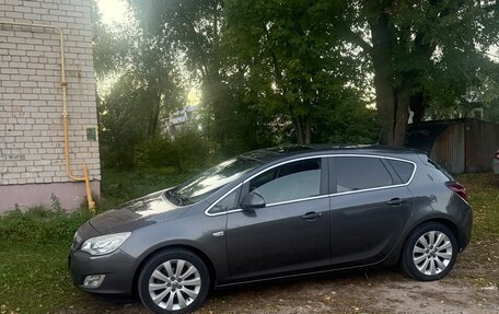 Opel Astra J, 2011 год, 680 000 рублей, 2 фотография