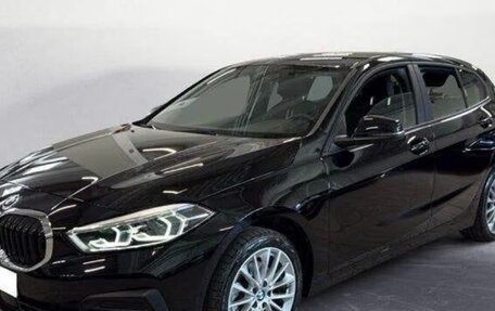 BMW 1 серия, 2022 год, 2 890 000 рублей, 1 фотография