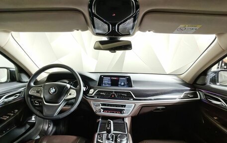 BMW 7 серия, 2018 год, 2 659 000 рублей, 11 фотография