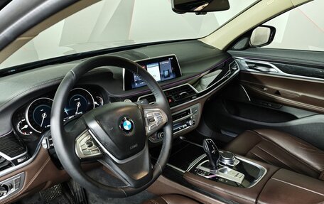 BMW 7 серия, 2018 год, 2 659 000 рублей, 12 фотография