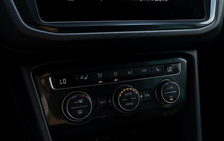 Volkswagen Tiguan II, 2018 год, 1 895 000 рублей, 15 фотография