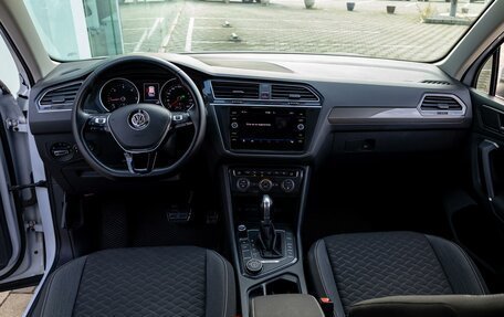 Volkswagen Tiguan II, 2018 год, 1 895 000 рублей, 16 фотография