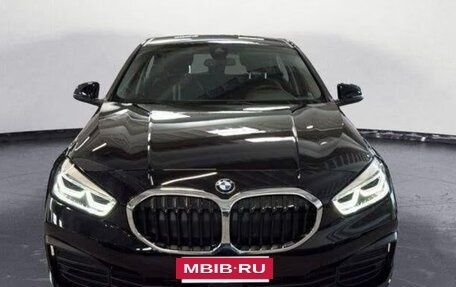 BMW 1 серия, 2022 год, 2 890 000 рублей, 2 фотография