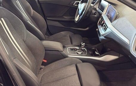 BMW 1 серия, 2022 год, 2 890 000 рублей, 10 фотография