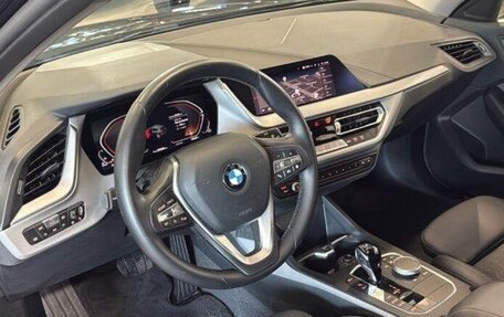 BMW 1 серия, 2022 год, 2 890 000 рублей, 9 фотография