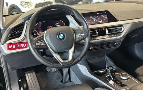 BMW 1 серия, 2022 год, 2 890 000 рублей, 12 фотография