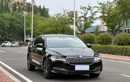 Skoda Superb III рестайлинг, 2023 год, 1 900 000 рублей, 1 фотография