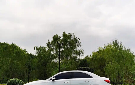 Mercedes-Benz A-Класс, 2022 год, 1 780 000 рублей, 5 фотография