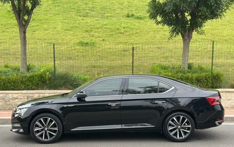 Skoda Superb III рестайлинг, 2023 год, 1 900 000 рублей, 4 фотография