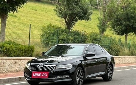 Skoda Superb III рестайлинг, 2023 год, 1 900 000 рублей, 2 фотография
