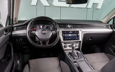 Volkswagen Passat B8 рестайлинг, 2018 год, 1 699 000 рублей, 8 фотография