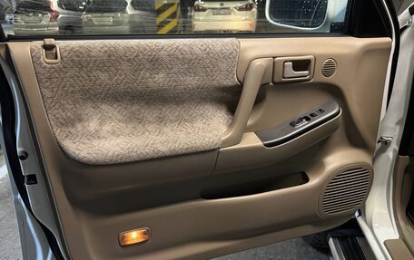 Isuzu Wizard II, 2000 год, 699 000 рублей, 23 фотография