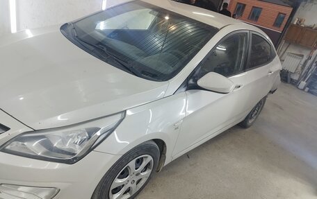 Hyundai Solaris II рестайлинг, 2015 год, 375 000 рублей, 6 фотография