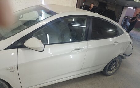 Hyundai Solaris II рестайлинг, 2015 год, 375 000 рублей, 5 фотография