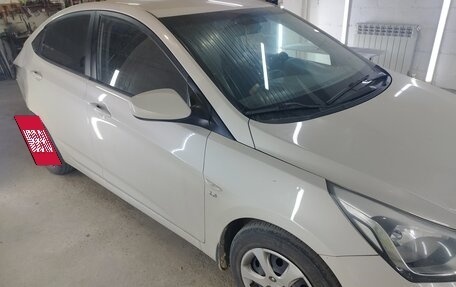 Hyundai Solaris II рестайлинг, 2015 год, 375 000 рублей, 4 фотография
