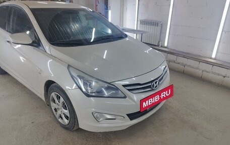 Hyundai Solaris II рестайлинг, 2015 год, 375 000 рублей, 3 фотография