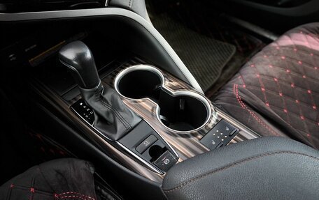 Toyota Camry, 2020 год, 3 350 000 рублей, 10 фотография