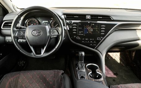 Toyota Camry, 2020 год, 3 350 000 рублей, 8 фотография