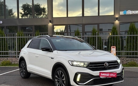 Volkswagen T-Roc I, 2022 год, 1 690 000 рублей, 1 фотография