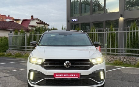 Volkswagen T-Roc I, 2022 год, 1 690 000 рублей, 2 фотография