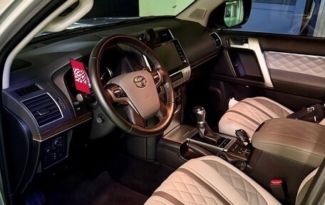 Toyota Land Cruiser Prado 150 рестайлинг 2, 2021 год, 8 500 000 рублей, 12 фотография