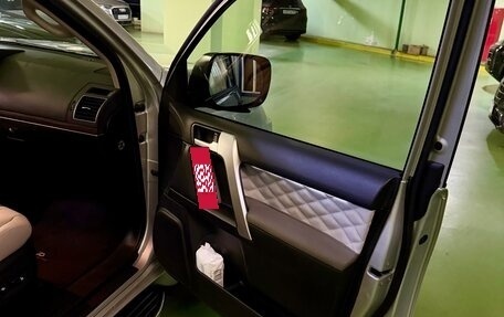 Toyota Land Cruiser Prado 150 рестайлинг 2, 2021 год, 8 500 000 рублей, 18 фотография