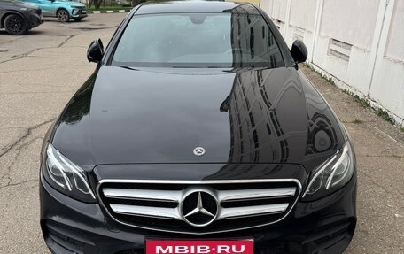 Mercedes-Benz E-Класс, 2019 год, 3 300 000 рублей, 1 фотография