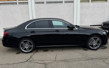 Mercedes-Benz E-Класс, 2019 год, 3 300 000 рублей, 4 фотография