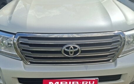Toyota Land Cruiser 200, 2014 год, 3 740 000 рублей, 2 фотография