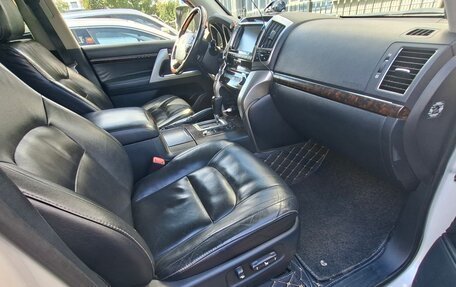Toyota Land Cruiser 200, 2014 год, 3 740 000 рублей, 10 фотография