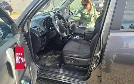 Toyota Land Cruiser Prado 150 рестайлинг 2, 2014 год, 3 350 000 рублей, 4 фотография