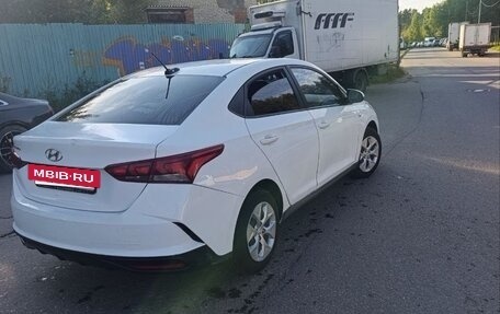 Hyundai Solaris II рестайлинг, 2021 год, 1 050 000 рублей, 2 фотография